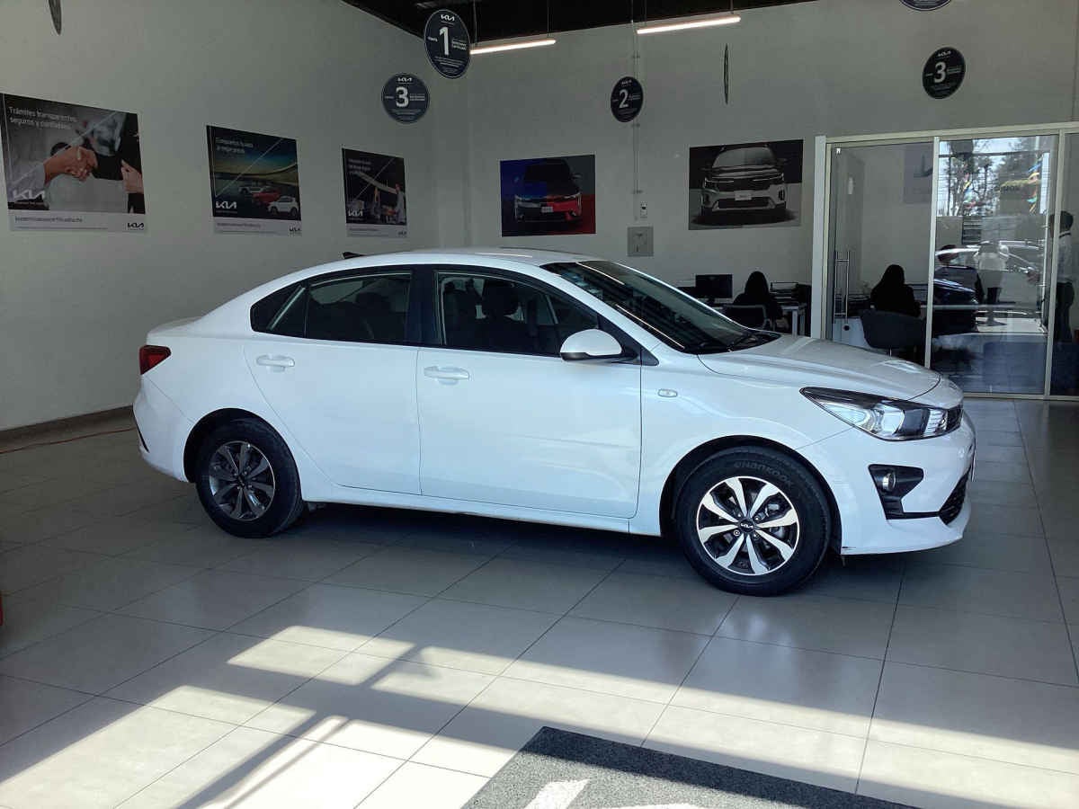 2023 Kia KIA RIO SEDAN 4p LX L4/1.6 Man