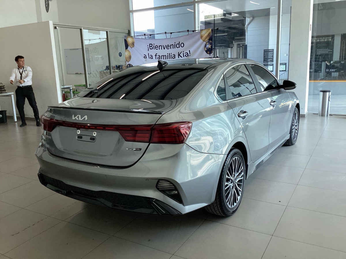 2023 Kia FORTE SEDAN 4p GT Line L4/2.0 Aut