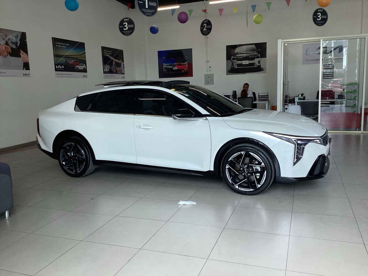 2026 Kia K4 4p GT Line L4/2.0 Aut