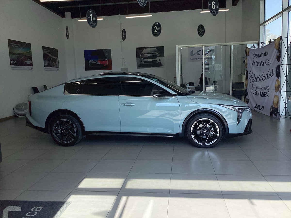 2026 Kia K4 4p GT Line L4/2.0 Aut
