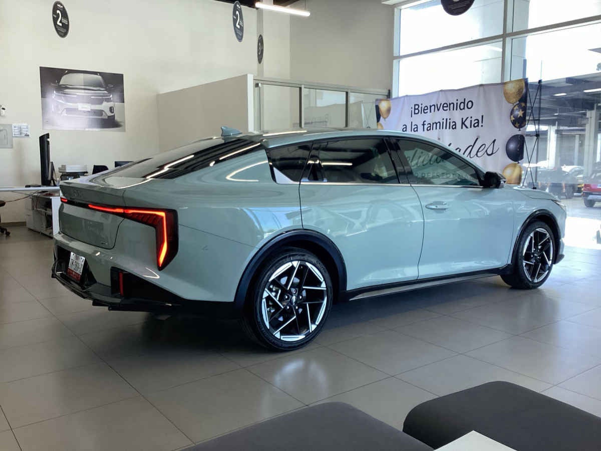 2026 Kia K4 4p GT Line L4/2.0 Aut