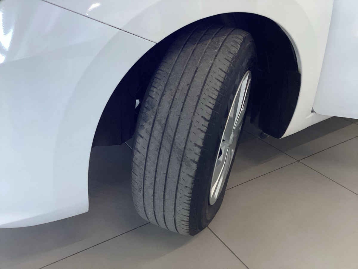 2024 Nissan Versa 4p Sense L4/1.6 Man