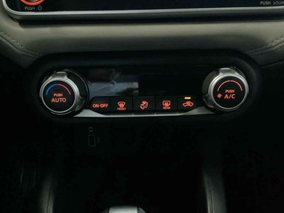 2020 Nissan Versa 4p Platinum L4/1.6 Aut