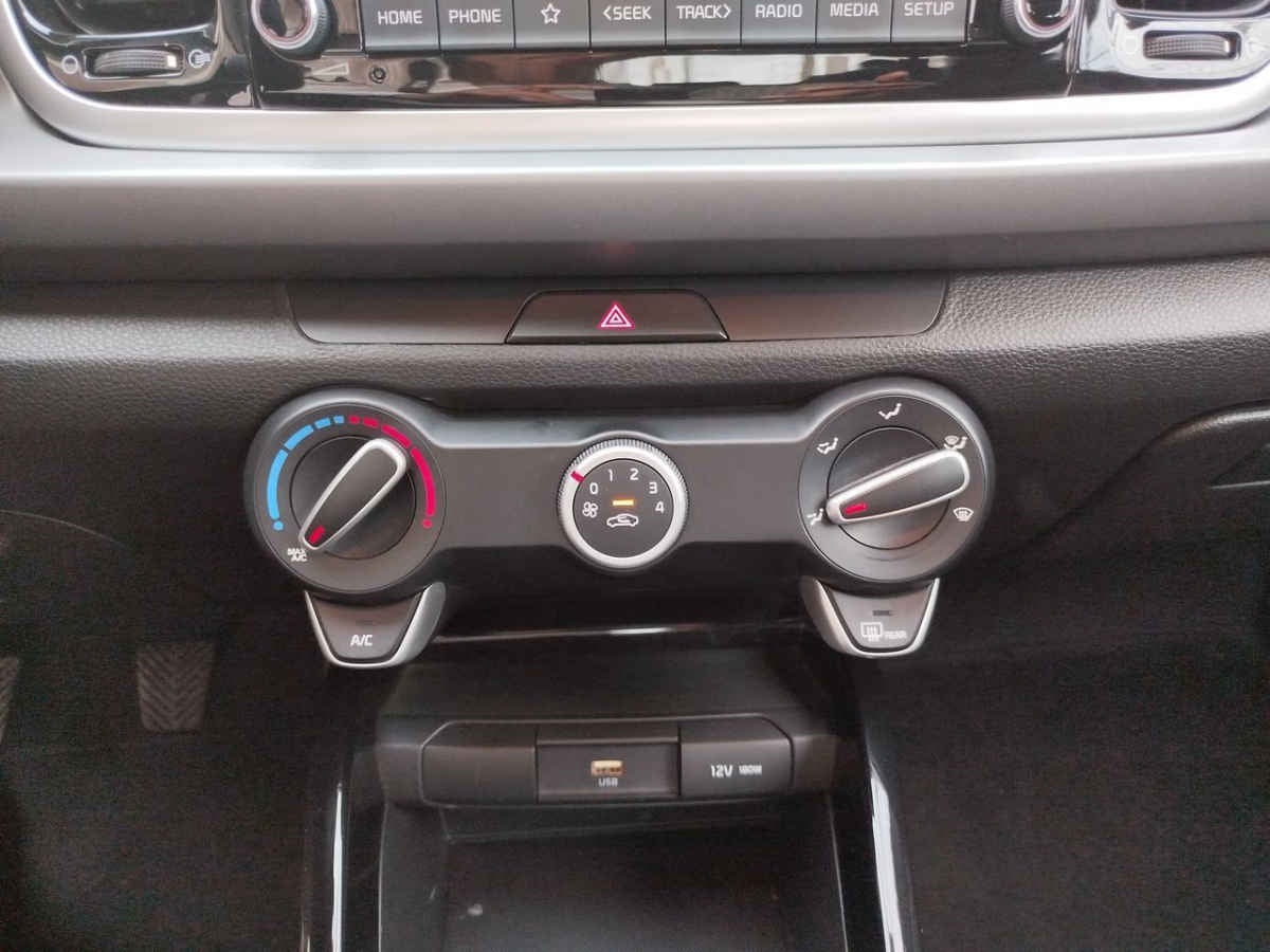 2023 Kia KIA RIO SEDAN 4p LX L4/1.6 Man