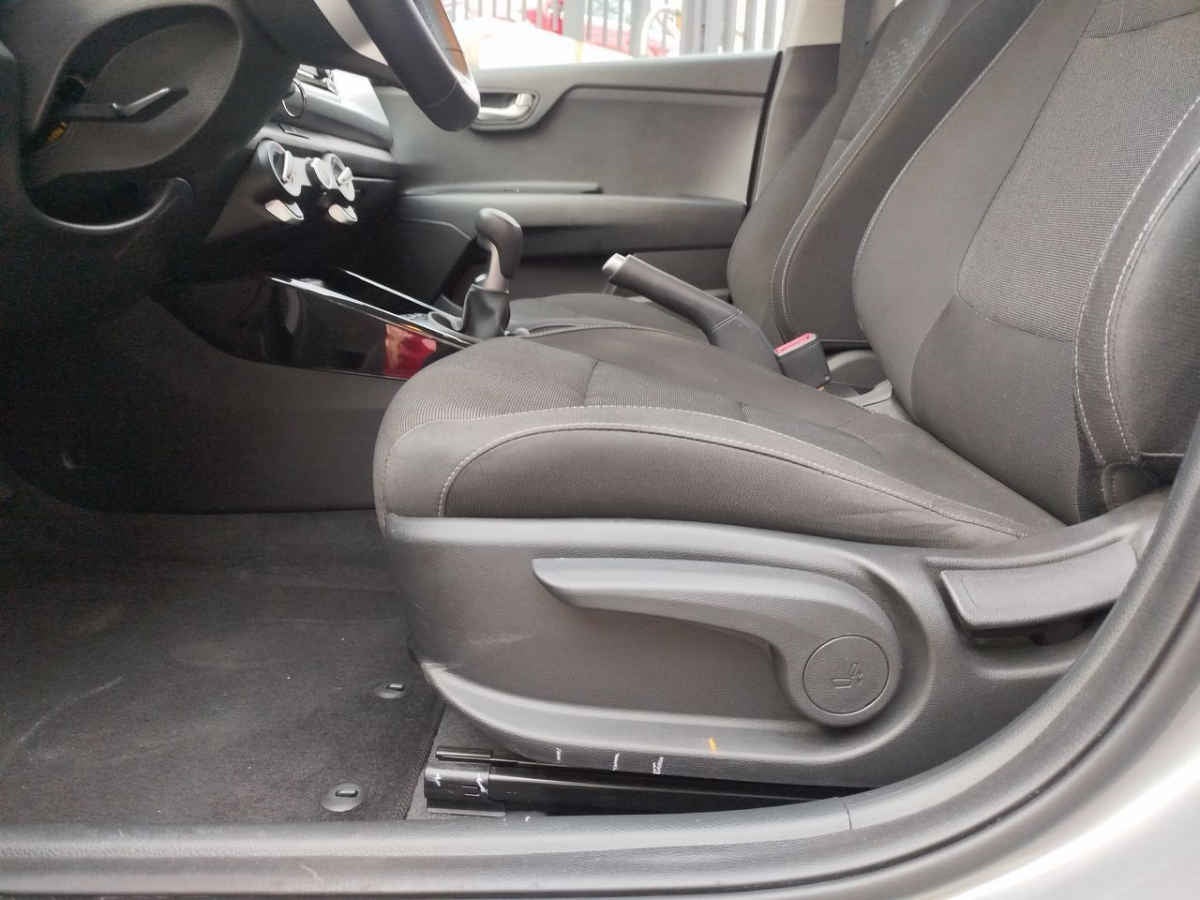 2023 Kia KIA RIO SEDAN 4p LX L4/1.6 Man