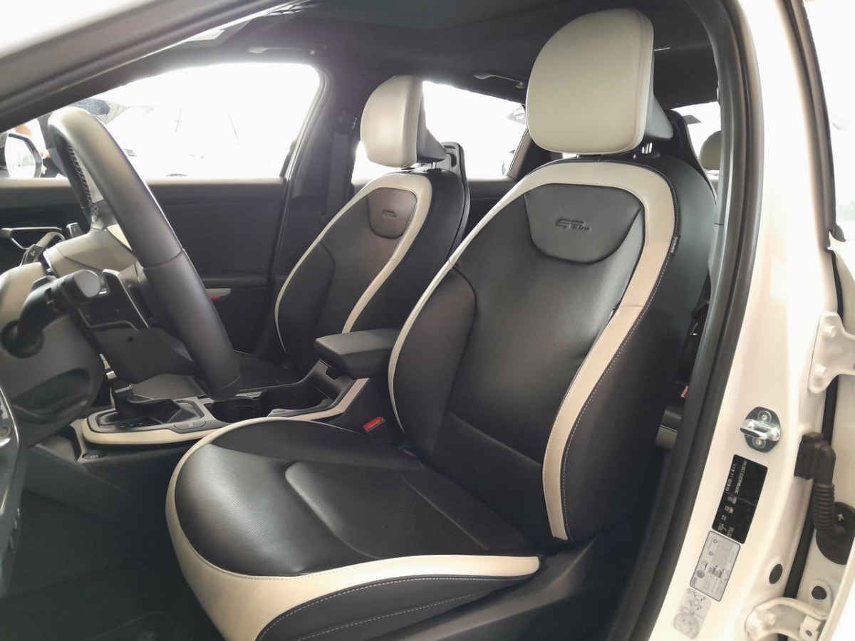 2026 Kia K4 5p GT Line Turbo L4/1.6 Aut