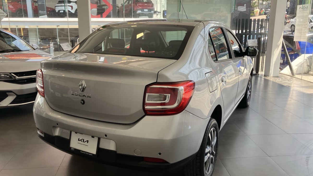 2024 Renault Logan 4p Intens L4/1.6 Aut